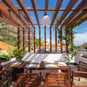 https://madeira-surf-camp.madeira-islandshotels.com