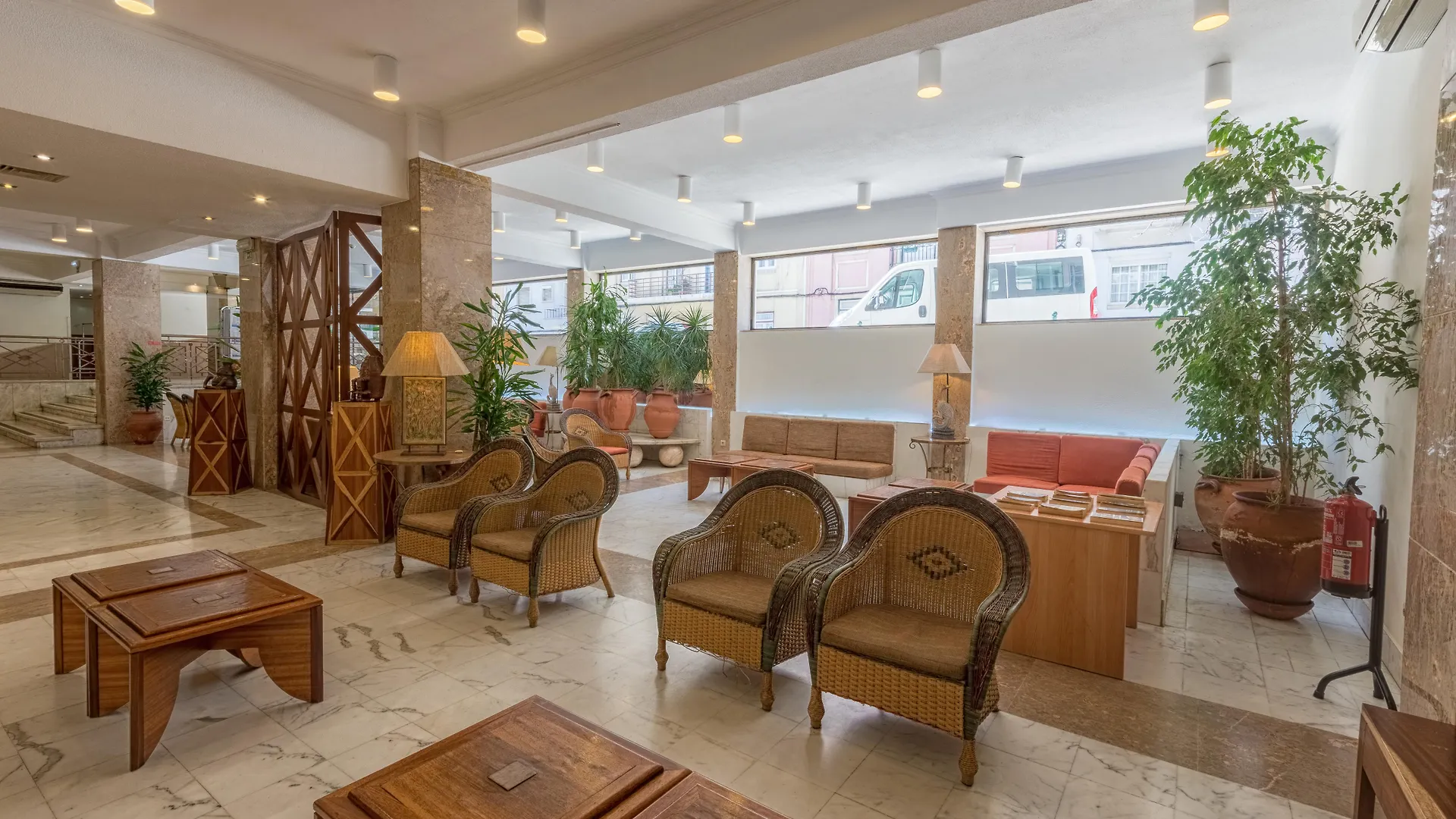 Otel Holiday Inn Express & Suites Lisbon - Principe Real By Ihg