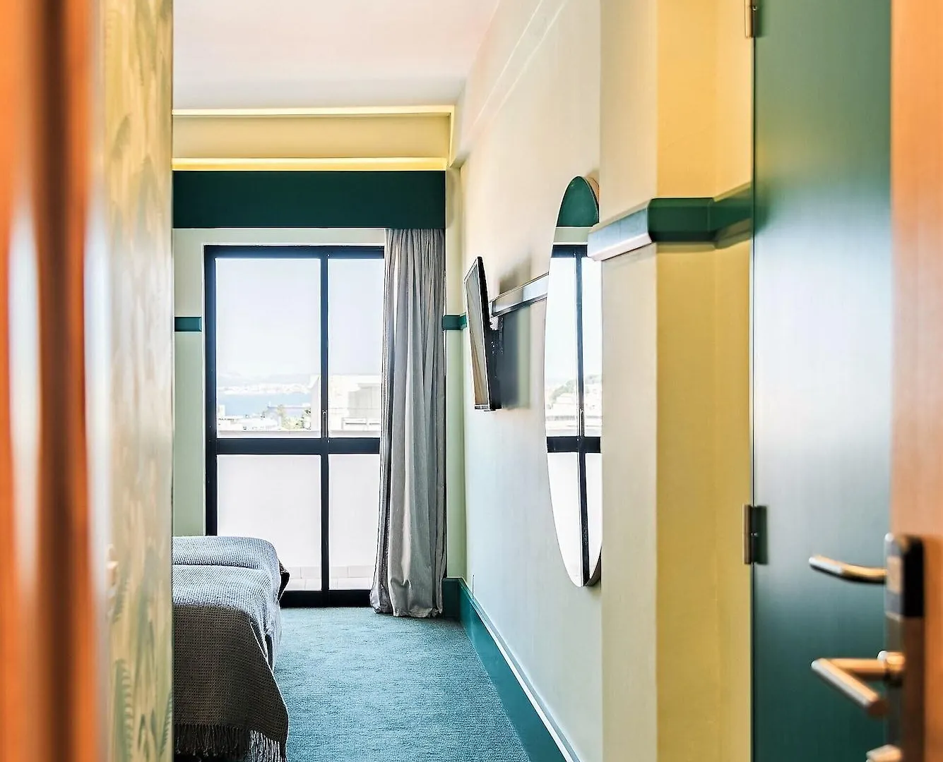 Holiday Inn Express & Suites Lisbon - Principe Real By Ihg